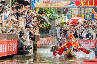 湖日篮板对比34-51！浓眉：我与弩机抢篮板时 后卫和前锋们得帮我